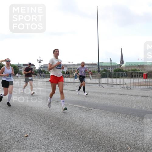 29.06.2025 - hella hamburg halbmarathon Lena Gebhardt http://msf.ph/oto/8431394 29.06.2025 10:07:43 Lombardsbrücke 11394, 7019, 1070, 3922, 1079, 1173, 1893, 2032, 2136, 2190, 2309, 3328, 3922, 4228, 4502, 4550, 4864, 5100, 5242, 5287, 5899, 6196, 6517, 6518, 6707, 6713, 6715, 6918, 7019, 7760, 9071, 9338, 9966, 9967, 10212, 10700, 10703, 11114, 11394, 11641, 12378, 12789, 13458, 15051, 15673, 15785, 16241, 16539, 16809, 16915, 17062, 18218, 18270, 18531, 18721, 19134 meine-sportfotos.de