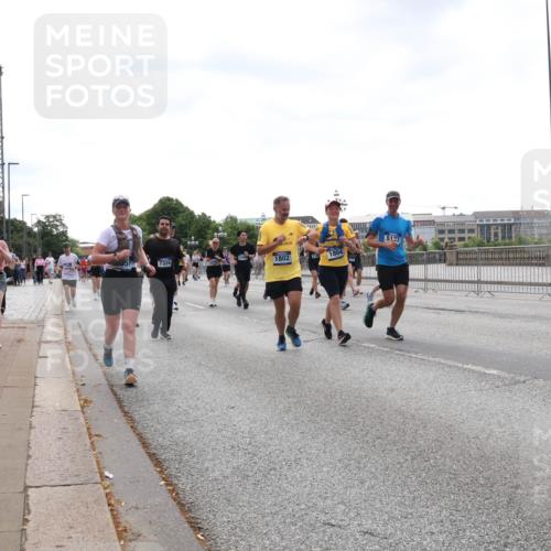 29.06.2025 - hella hamburg halbmarathon Lena Gebhardt http://msf.ph/oto/8431417 29.06.2025 10:44:13 Lombardsbrücke 5127, 9073, 7326, 1802, 1804, 1026, 1095, 1306, 1345, 1459, 1519, 1802, 1804, 2073, 2186, 2343, 2610, 2692, 2733, 3065, 3288, 3596, 3597, 4496, 4627, 4636, 4898, 5001, 5127, 5293, 5647, 5649, 5730, 5731, 5890, 5902, 5905, 6002, 6036, 6334, 6895, 7216, 7326, 7489, 7610, 7818, 7842, 8058, 8272, 8591, 8763, 8870, 8957, 9073, 9510, 9704, 9879, 10223, 10303, 10304, 11825, 11955, 12322, 12409, 12803, 12995, 13262, 13330, 13390, 13906, 14091, 14123, 14654 meine-sportfotos.de