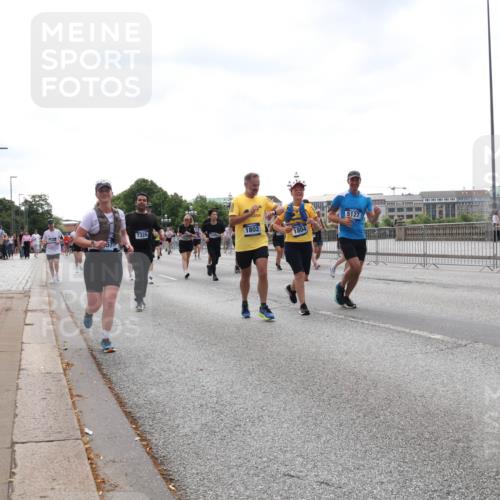 29.06.2025 - hella hamburg halbmarathon Lena Gebhardt http://msf.ph/oto/8431432 29.06.2025 10:44:13 Lombardsbrücke 9073, 7326, 1802, 5127, 1804, 1026, 1095, 1306, 1345, 1459, 1519, 1802, 1804, 2073, 2186, 2343, 2610, 2692, 2733, 3065, 3288, 3596, 3597, 4496, 4627, 4636, 4898, 5001, 5127, 5293, 5647, 5649, 5730, 5731, 5890, 5902, 5905, 6002, 6036, 6334, 6895, 7216, 7326, 7489, 7610, 7818, 7842, 8058, 8272, 8591, 8763, 8870, 8957, 9073, 9510, 9704, 9879, 10223, 10303, 10304, 11825, 11955, 12322, 12409, 12803, 12995, 13262, 13330, 13390, 13906, 14091, 14123, 14654 meine-sportfotos.de