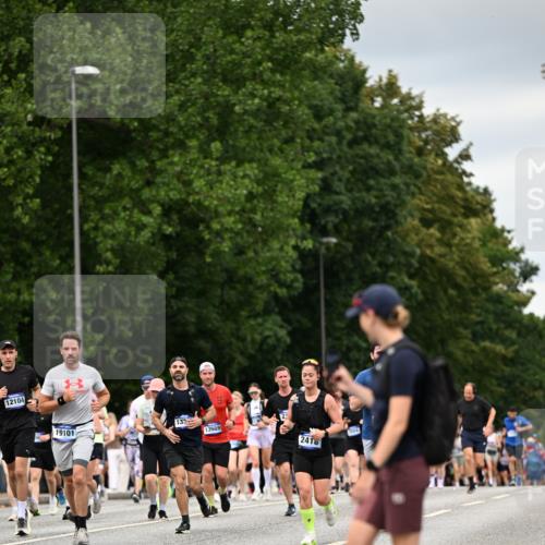 29.06.2025 - hella hamburg halbmarathon Dr. Thomas Lammeyer http://msf.ph/oto/8431452 29.06.2025 10:52:16 Kennedybrücke 1045, 1073, 1430, 1434, 1523, 2148, 2163, 2195, 2320, 2407, 2418, 2882, 2994, 3468, 3504, 3679, 4037, 4239, 4588, 4974, 5796, 6255, 6256, 6879, 7412, 8105, 8158, 8270, 8310, 8948, 9018, 9356, 10075, 10658, 10777, 10903, 10991, 11351 meine-sportfotos.de