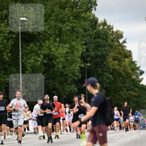 29.06.2025 - hella hamburg halbmarathon Dr. Thomas Lammeyer http://msf.ph/oto/8431460 29.06.2025 10:52:16 Kennedybrücke 1045, 1073, 1430, 1434, 1523, 2148, 2163, 2195, 2320, 2407, 2418, 2882, 2994, 3468, 3504, 3679, 4037, 4239, 4588, 4974, 5796, 6255, 6256, 6879, 7412, 8105, 8158, 8270, 8310, 8948, 9018, 9356, 10075, 10658, 10777, 10903, 10991, 11351 meine-sportfotos.de