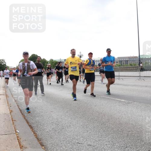 29.06.2025 - hella hamburg halbmarathon Lena Gebhardt http://msf.ph/oto/8431470 29.06.2025 10:44:13 Lombardsbrücke 7326, 1802, 13973, 9073, 1466, 1026, 1095, 1306, 1345, 1459, 1519, 1802, 1804, 2073, 2186, 2343, 2610, 2692, 2733, 3065, 3288, 3596, 3597, 4496, 4627, 4636, 4898, 5001, 5127, 5293, 5647, 5649, 5730, 5731, 5890, 5902, 5905, 6002, 6036, 6334, 6895, 7216, 7326, 7489, 7610, 7818, 7842, 8058, 8272, 8591, 8763, 8870, 8957, 9073, 9510, 9704, 9879, 10223, 10303, 10304, 11825, 11955, 12322, 12409, 12803, 12995, 13262, 13330, 13390, 13906, 14091, 14123, 14654 meine-sportfotos.de