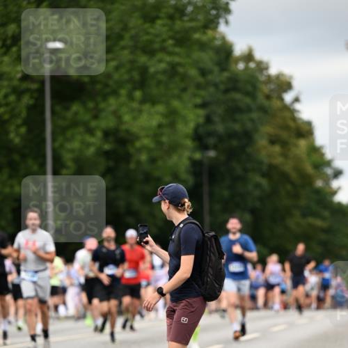 29.06.2025 - hella hamburg halbmarathon Dr. Thomas Lammeyer http://msf.ph/oto/8431474 29.06.2025 10:52:16 Kennedybrücke 1045, 1073, 1430, 1434, 1523, 2148, 2163, 2195, 2320, 2407, 2418, 2882, 2994, 3468, 3504, 3679, 4037, 4239, 4588, 4974, 5796, 6255, 6256, 6879, 7412, 8105, 8158, 8270, 8310, 8948, 9018, 9356, 10075, 10658, 10777, 10903, 10991, 11351 meine-sportfotos.de