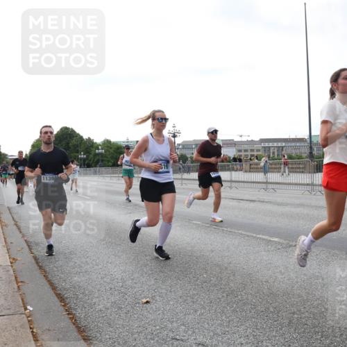 29.06.2025 - hella hamburg halbmarathon Lena Gebhardt http://msf.ph/oto/8431484 29.06.2025 10:07:44 Lombardsbrücke 11394, 1913, 19, 1070, 3922, 1079, 1173, 1893, 2032, 2136, 2190, 2309, 3328, 3922, 4228, 4502, 4550, 4864, 5100, 5242, 5287, 6196, 6517, 6518, 6707, 6713, 6715, 6918, 7019, 7760, 9071, 9338, 9966, 9967, 10212, 10700, 10703, 11114, 11394, 11641, 12378, 12789, 12893, 13458, 15051, 15673, 15785, 16241, 16539, 16809, 16915, 17062, 18218, 18270, 18531, 18721, 19134 meine-sportfotos.de