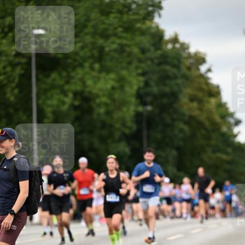 29.06.2025 - hella hamburg halbmarathon Dr. Thomas Lammeyer http://msf.ph/oto/8431512 29.06.2025 10:52:18 Kennedybrücke 1045, 1430, 1434, 1523, 1645, 2148, 2163, 2195, 2407, 2418, 2882, 2994, 3468, 3504, 3679, 3933, 4037, 4239, 4588, 4974, 5796, 5886, 6255, 6256, 6879, 7412, 8270, 8310, 8948, 9018, 9356, 10075, 10658, 10777, 10903, 10991, 11351 meine-sportfotos.de