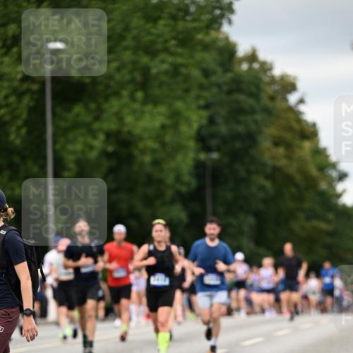 29.06.2025 - hella hamburg halbmarathon Dr. Thomas Lammeyer http://msf.ph/oto/8431516 29.06.2025 10:52:18 Kennedybrücke 1045, 1430, 1434, 1523, 1645, 2148, 2163, 2195, 2407, 2418, 2882, 2994, 3468, 3504, 3679, 3933, 4037, 4239, 4588, 4974, 5796, 5886, 6255, 6256, 6879, 7412, 8270, 8310, 8948, 9018, 9356, 10075, 10658, 10777, 10903, 10991, 11351 meine-sportfotos.de