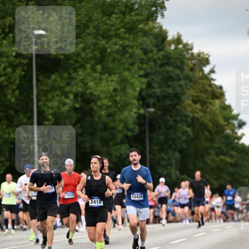 29.06.2025 - hella hamburg halbmarathon Dr. Thomas Lammeyer http://msf.ph/oto/8431529 29.06.2025 10:52:18 Kennedybrücke 1045, 1430, 1434, 1523, 1645, 2148, 2163, 2195, 2407, 2418, 2882, 2994, 3468, 3504, 3679, 3933, 4037, 4239, 4588, 4974, 5796, 5886, 6255, 6256, 6879, 7412, 8270, 8310, 8948, 9018, 9356, 10075, 10658, 10777, 10903, 10991, 11351 meine-sportfotos.de