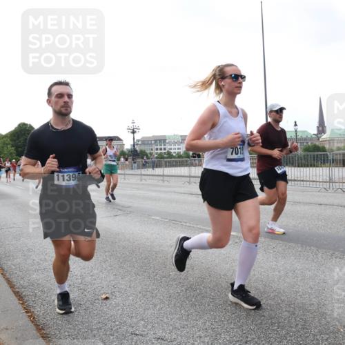 29.06.2025 - hella hamburg halbmarathon Lena Gebhardt http://msf.ph/oto/8431549 29.06.2025 10:07:45 Lombardsbrücke 11394, 19134, 7019, 1079, 1173, 1527, 1893, 2032, 2136, 2190, 2309, 3328, 3922, 4228, 4502, 4550, 4864, 5100, 5242, 5287, 6196, 6517, 6518, 6707, 6713, 6715, 6918, 7019, 7760, 9071, 9338, 9966, 9967, 10212, 10700, 10703, 11114, 11394, 11641, 12378, 12789, 12893, 13458, 15051, 15673, 15785, 16241, 16539, 16809, 16915, 17062, 18218, 18270, 18531, 18721, 19134 meine-sportfotos.de