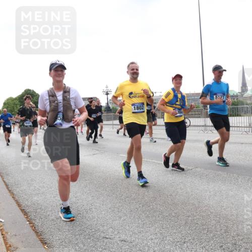 29.06.2025 - hella hamburg halbmarathon Lena Gebhardt http://msf.ph/oto/8431551 29.06.2025 10:44:14 Lombardsbrücke 8591, 1802, 5127, 1026, 1095, 1306, 1345, 1459, 1519, 1802, 1804, 2073, 2186, 2343, 2610, 2692, 2733, 3065, 3288, 3506, 3596, 3597, 4496, 4627, 4636, 4898, 5001, 5127, 5293, 5647, 5649, 5730, 5731, 5890, 5902, 5905, 6002, 6036, 6334, 6895, 7216, 7326, 7489, 7610, 7818, 7842, 8058, 8272, 8591, 8763, 8870, 8957, 9073, 9510, 9704, 9879, 10223, 10303, 10304, 10416, 11825, 11955, 12322, 12409, 12803, 12995, 13262, 13330, 13390, 13906, 14091, 14123, 14654 meine-sportfotos.de