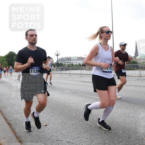 29.06.2025 - hella hamburg halbmarathon Lena Gebhardt http://msf.ph/oto/8431561 29.06.2025 10:07:45 Lombardsbrücke 112, 11394, 19, 1070, 1079, 1173, 1527, 1893, 2032, 2136, 2190, 2309, 3328, 3922, 4228, 4502, 4550, 4864, 5100, 5242, 5287, 6196, 6517, 6518, 6707, 6713, 6715, 6918, 7019, 7760, 9071, 9338, 9966, 9967, 10212, 10700, 10703, 11114, 11394, 11641, 12378, 12789, 12893, 13458, 15051, 15673, 15785, 16241, 16539, 16809, 16915, 17062, 18218, 18270, 18531, 18721, 19134 meine-sportfotos.de