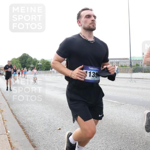29.06.2025 - hella hamburg halbmarathon Lena Gebhardt http://msf.ph/oto/8431576 29.06.2025 10:07:45 Lombardsbrücke 7, 139, 7019, 1079, 1173, 1527, 1893, 2032, 2136, 2190, 2309, 3328, 3922, 4228, 4502, 4550, 4864, 5100, 5242, 5287, 6196, 6517, 6518, 6707, 6713, 6715, 6918, 7019, 7760, 9071, 9338, 9966, 9967, 10212, 10700, 10703, 11114, 11394, 11641, 12378, 12789, 12893, 13458, 15051, 15673, 15785, 16241, 16539, 16809, 16915, 17062, 18218, 18270, 18531, 18721, 19134 meine-sportfotos.de