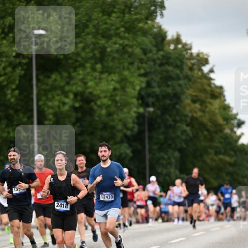 29.06.2025 - hella hamburg halbmarathon Dr. Thomas Lammeyer http://msf.ph/oto/8431579 29.06.2025 10:52:20 Kennedybrücke 1045, 1430, 1434, 1523, 1645, 2148, 2163, 2195, 2407, 2418, 2882, 2994, 3468, 3504, 3679, 3933, 4037, 4239, 4588, 4974, 5796, 5886, 6255, 6256, 6879, 7412, 8270, 8310, 8948, 9018, 9356, 9696, 10075, 10658, 10777, 10903, 10991, 11351 meine-sportfotos.de