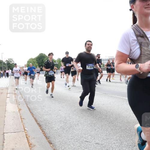 29.06.2025 - hella hamburg halbmarathon Lena Gebhardt http://msf.ph/oto/8431580 29.06.2025 10:44:15 Lombardsbrücke 9073, 8591, 35, 14, 4896, 7326, 1802, 1026, 1095, 1306, 1345, 1459, 1519, 1802, 1804, 2073, 2186, 2343, 2610, 2692, 3065, 3288, 3506, 3596, 3597, 4496, 4627, 4636, 4898, 5001, 5127, 5293, 5647, 5649, 5730, 5731, 5890, 5902, 5905, 6002, 6036, 6334, 6895, 7216, 7326, 7610, 7818, 7842, 8058, 8272, 8591, 8763, 8870, 8957, 9073, 9510, 9704, 9879, 10223, 10303, 10304, 10416, 11825, 11955, 12322, 12409, 12803, 12995, 13262, 13288, 13330, 13390, 13906, 14091, 14123, 14654 meine-sportfotos.de