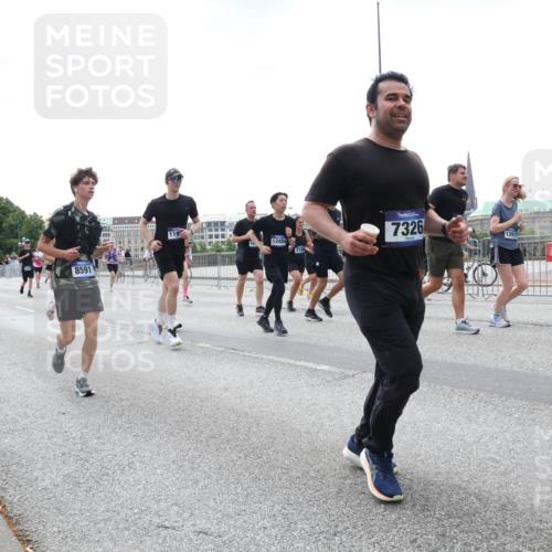 29.06.2025 - hella hamburg halbmarathon Lena Gebhardt http://msf.ph/oto/8431658 29.06.2025 10:44:15 Lombardsbrücke 8591, 12454, 7326, 13973, 1026, 1095, 1306, 1345, 1459, 1519, 1802, 1804, 2073, 2186, 2343, 2610, 2692, 3065, 3288, 3506, 3596, 3597, 4496, 4627, 4636, 4898, 5001, 5127, 5293, 5647, 5649, 5730, 5731, 5890, 5902, 5905, 6002, 6036, 6334, 6895, 7216, 7326, 7610, 7818, 7842, 8058, 8272, 8591, 8763, 8870, 8957, 9073, 9510, 9704, 9879, 10223, 10303, 10304, 10416, 11825, 11955, 12322, 12409, 12803, 12995, 13262, 13288, 13330, 13390, 13906, 14091, 14123, 14654 meine-sportfotos.de