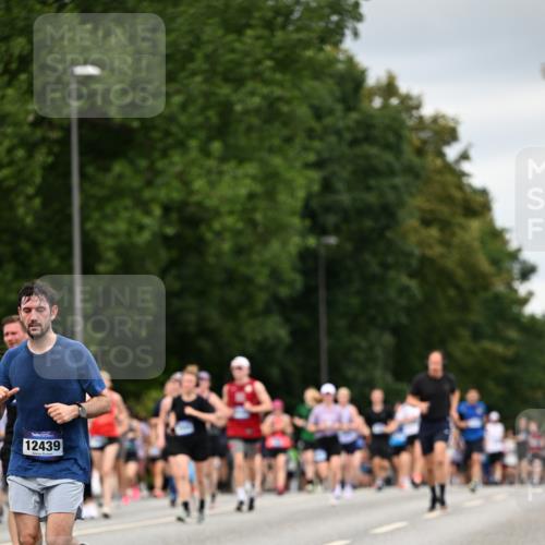 29.06.2025 - hella hamburg halbmarathon Dr. Thomas Lammeyer http://msf.ph/oto/8431678 29.06.2025 10:52:22 Kennedybrücke 1045, 1430, 1434, 1523, 1645, 2148, 2163, 2195, 2407, 2418, 2882, 2994, 3468, 3504, 3933, 4037, 4588, 4974, 5796, 5886, 6255, 6256, 6879, 7412, 7970, 8310, 8948, 9018, 9356, 9696, 10075, 10777, 10991, 11351 meine-sportfotos.de