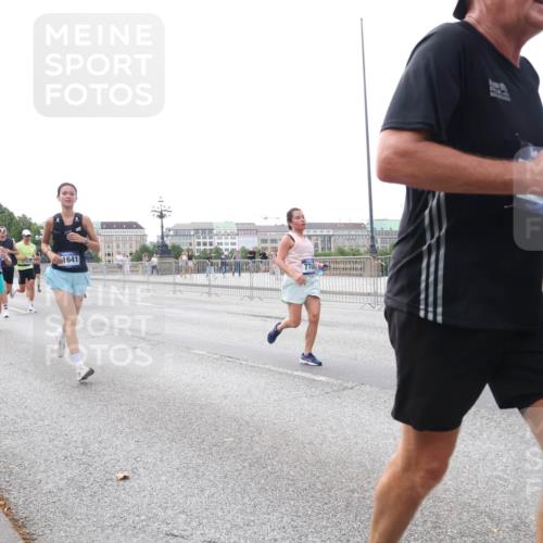 29.06.2025 - hella hamburg halbmarathon Lena Gebhardt http://msf.ph/oto/8431740 29.06.2025 10:07:49 Lombardsbrücke 16241, 1641, 7760, 1079, 1173, 1527, 1893, 2032, 2136, 2190, 2309, 3328, 3922, 4228, 4502, 4550, 4864, 5100, 5287, 6196, 6707, 6713, 6715, 6918, 7019, 7760, 9071, 9966, 9967, 10212, 10703, 11114, 11394, 11641, 12378, 12789, 12893, 13458, 15051, 15673, 15785, 16241, 16539, 16809, 16915, 17062, 18218, 18270, 18531, 18721, 19134 meine-sportfotos.de