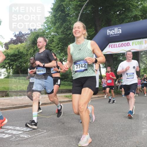 29.06.2025 - hella hamburg halbmarathon KatJ http://msf.ph/oto/8431771 29.06.2025 10:42:39 Zwischen KM18-KM19 1179, 2029, 2378, 3668, 5465, 7646, 7742, 8691 meine-sportfotos.de