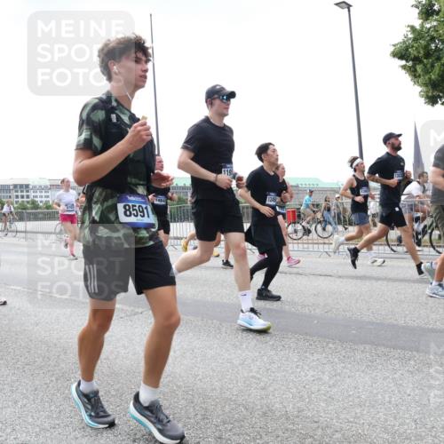 29.06.2025 - hella hamburg halbmarathon Lena Gebhardt http://msf.ph/oto/8431772 29.06.2025 10:44:17 Lombardsbrücke 05, 8763, 8591, 14842, 119, 1245, 13967, 13832, 15, 1026, 1095, 1306, 1345, 1459, 1519, 1802, 1804, 2073, 2186, 2343, 2610, 2692, 3065, 3288, 3506, 3596, 4496, 4627, 4636, 4898, 5001, 5127, 5293, 5647, 5649, 5730, 5731, 5890, 5902, 5905, 6002, 6895, 7216, 7326, 7610, 7818, 7842, 8272, 8591, 8763, 8870, 8957, 9073, 9510, 9879, 10006, 10223, 10303, 10304, 10416, 11825, 11955, 12322, 12409, 12803, 12995, 13262, 13288, 13330, 13390, 13906, 14091, 14123, 14350, 14654, 14971 meine-sportfotos.de