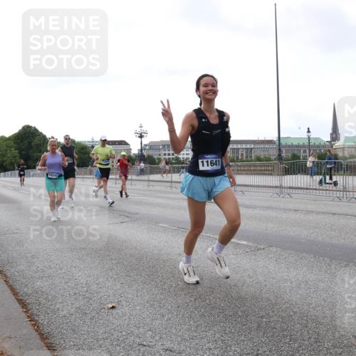 29.06.2025 - hella hamburg halbmarathon Lena Gebhardt http://msf.ph/oto/8431810 29.06.2025 10:07:50 Lombardsbrücke 16241, 1, 11641, 7760, 1079, 1173, 1527, 1893, 2032, 2136, 2190, 2309, 3328, 3922, 4228, 4502, 4550, 4864, 5100, 5287, 6196, 6707, 6713, 6715, 6918, 7019, 7348, 7760, 8585, 9071, 9966, 9967, 10212, 10703, 11114, 11394, 11641, 12378, 12789, 12893, 13458, 15051, 15673, 15785, 16241, 16539, 16809, 16915, 17062, 18270, 18325, 18531, 18721, 19134 meine-sportfotos.de