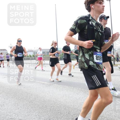 29.06.2025 - hella hamburg halbmarathon Lena Gebhardt http://msf.ph/oto/8431816 29.06.2025 10:44:17 Lombardsbrücke 3065, 4898, 859, 12454, 1026, 1095, 1306, 1345, 1459, 1519, 1802, 1804, 2073, 2186, 2343, 2610, 2692, 3065, 3288, 3506, 3596, 4496, 4627, 4636, 4898, 5001, 5127, 5293, 5647, 5649, 5730, 5731, 5890, 5902, 5905, 6002, 6895, 7216, 7326, 7610, 7818, 7842, 8272, 8591, 8763, 8870, 8957, 9073, 9510, 9879, 10006, 10223, 10303, 10304, 10416, 11825, 11955, 12322, 12409, 12803, 12995, 13262, 13288, 13330, 13390, 13906, 14091, 14123, 14350, 14654, 14971 meine-sportfotos.de