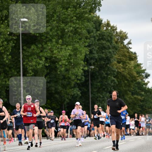 29.06.2025 - hella hamburg halbmarathon Dr. Thomas Lammeyer http://msf.ph/oto/8431840 29.06.2025 10:52:25 Kennedybrücke 1045, 1246, 1434, 1639, 1645, 2148, 2163, 2195, 2407, 2418, 2627, 2704, 2882, 2994, 3468, 3504, 3933, 4037, 4588, 4856, 4974, 5886, 6255, 6256, 6879, 7412, 7970, 8310, 8948, 9018, 9356, 9696, 10075, 10777, 10991, 11351 meine-sportfotos.de