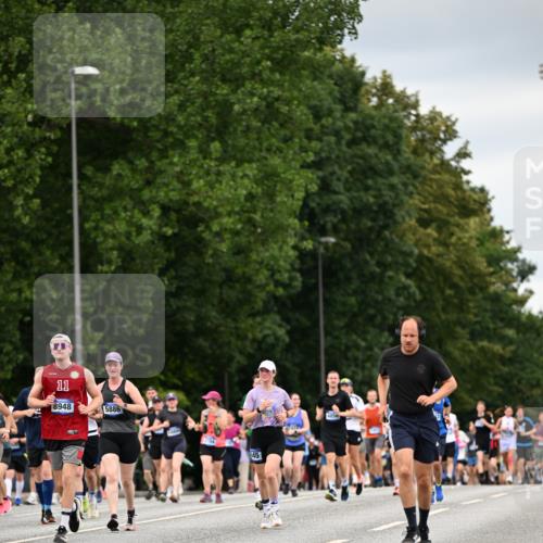 29.06.2025 - hella hamburg halbmarathon Dr. Thomas Lammeyer http://msf.ph/oto/8431865 29.06.2025 10:52:26 Kennedybrücke 1045, 1246, 1434, 1639, 1645, 2148, 2163, 2195, 2407, 2418, 2627, 2704, 2882, 2994, 3468, 3504, 3933, 4037, 4588, 4856, 4974, 5886, 6255, 6256, 6879, 7412, 7970, 8310, 8948, 9018, 9356, 9696, 10075, 10777, 10991, 11351 meine-sportfotos.de