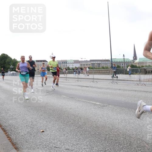 29.06.2025 - hella hamburg halbmarathon Lena Gebhardt http://msf.ph/oto/8431887 29.06.2025 10:07:50 Lombardsbrücke 2190, 16241, 1641, 1079, 1173, 1527, 1893, 2032, 2136, 2190, 2309, 3328, 3922, 4228, 4502, 4550, 4864, 5100, 5287, 6196, 6707, 6713, 6715, 6918, 7019, 7348, 7760, 8585, 9071, 9966, 9967, 10212, 10703, 11114, 11394, 11641, 12378, 12789, 12893, 13458, 15051, 15673, 15785, 16241, 16539, 16809, 16915, 17062, 18270, 18325, 18531, 18721, 19134 meine-sportfotos.de