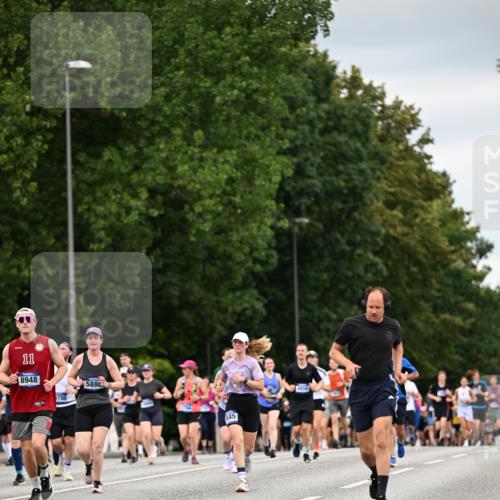 29.06.2025 - hella hamburg halbmarathon Dr. Thomas Lammeyer http://msf.ph/oto/8431891 29.06.2025 10:52:26 Kennedybrücke 1045, 1246, 1434, 1639, 1645, 2148, 2163, 2195, 2407, 2418, 2627, 2704, 2882, 2994, 3468, 3504, 3933, 4037, 4588, 4856, 4974, 5886, 6255, 6256, 6879, 7412, 7970, 8310, 8948, 9018, 9356, 9696, 10075, 10777, 10991, 11351 meine-sportfotos.de