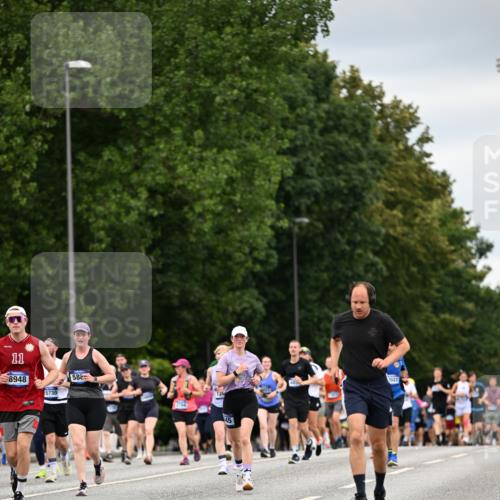 29.06.2025 - hella hamburg halbmarathon Dr. Thomas Lammeyer http://msf.ph/oto/8431903 29.06.2025 10:52:27 Kennedybrücke 1045, 1246, 1434, 1639, 1645, 2148, 2163, 2195, 2407, 2418, 2627, 2704, 2882, 2994, 3468, 3504, 3933, 4037, 4588, 4856, 4974, 5886, 6255, 6256, 6879, 7412, 7427, 7970, 8077, 8310, 8948, 9018, 9356, 9696, 10075, 10777, 10991, 11351 meine-sportfotos.de