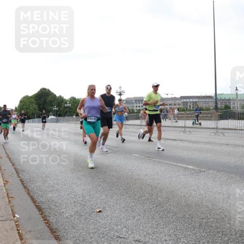 29.06.2025 - hella hamburg halbmarathon Lena Gebhardt http://msf.ph/oto/8431912 29.06.2025 10:07:51 Lombardsbrücke 2190, 16241, 2789, 9071, 18531, 1079, 1173, 1527, 1893, 2032, 2136, 2190, 2309, 3328, 3922, 4228, 4502, 4550, 4864, 5100, 5287, 6196, 6707, 6713, 6715, 6918, 7019, 7348, 7760, 8585, 9071, 9966, 9967, 10212, 10703, 11114, 11394, 11641, 12378, 12789, 12893, 13458, 15051, 15673, 15785, 16241, 16539, 16809, 16915, 17062, 18270, 18325, 18531, 18721, 19134 meine-sportfotos.de