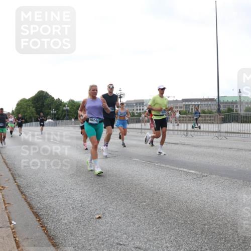 29.06.2025 - hella hamburg halbmarathon Lena Gebhardt http://msf.ph/oto/8431933 29.06.2025 10:07:51 Lombardsbrücke 16241, 9071, 18531, 1079, 1173, 1527, 1893, 2032, 2136, 2190, 2309, 3328, 3922, 4228, 4502, 4550, 4864, 5100, 5287, 6196, 6707, 6713, 6715, 6918, 7019, 7348, 7760, 8585, 9071, 9966, 9967, 10212, 10703, 11114, 11394, 11641, 12378, 12789, 12893, 13458, 15051, 15673, 15785, 16241, 16539, 16809, 16915, 17062, 18270, 18325, 18531, 18721, 19134 meine-sportfotos.de
