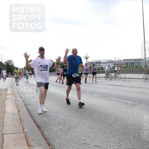 29.06.2025 - hella hamburg halbmarathon Lena Gebhardt http://msf.ph/oto/8431982 29.06.2025 10:44:18 Lombardsbrücke 13809, 3596, 1026, 1095, 1306, 1345, 1459, 1519, 1802, 1804, 2073, 2186, 2343, 2610, 2692, 3065, 3288, 3506, 3596, 4496, 4627, 4636, 4898, 5001, 5127, 5293, 5647, 5649, 5730, 5731, 5890, 5902, 5905, 6002, 6895, 7216, 7326, 7610, 7818, 7842, 8272, 8591, 8763, 8870, 8957, 9073, 9510, 9536, 9879, 10006, 10223, 10303, 10304, 10416, 11825, 11955, 12322, 12409, 12803, 12995, 13262, 13288, 13330, 13390, 13906, 14091, 14123, 14350, 14654, 14971 meine-sportfotos.de