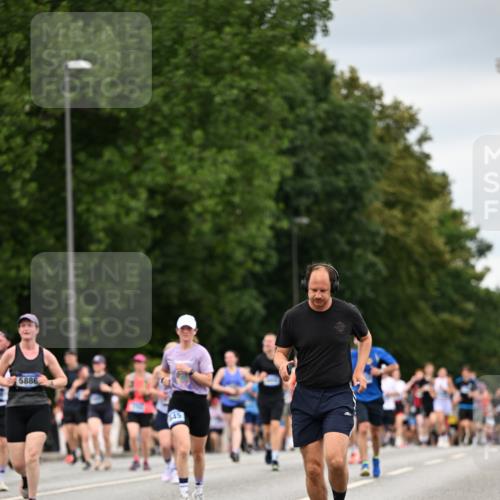 29.06.2025 - hella hamburg halbmarathon Dr. Thomas Lammeyer http://msf.ph/oto/8431985 29.06.2025 10:52:29 Kennedybrücke 1045, 1246, 1434, 1639, 1645, 2148, 2195, 2418, 2627, 2704, 2882, 2994, 3049, 3468, 3504, 3933, 4037, 4588, 4856, 4974, 5886, 6879, 7412, 7427, 7970, 8077, 8310, 8948, 9018, 9696, 9787, 10075, 10991, 11351 meine-sportfotos.de