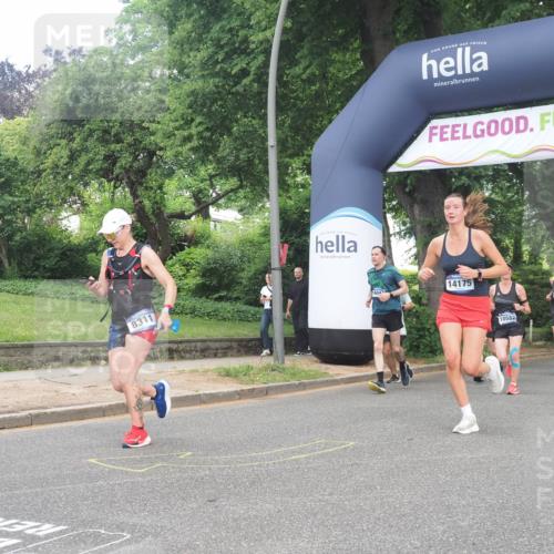 29.06.2025 - hella hamburg halbmarathon KatJ http://msf.ph/oto/8431986 29.06.2025 10:42:50 Zwischen KM18-KM19 3435, 5643, 8311, 8639 meine-sportfotos.de