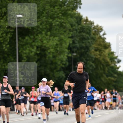 29.06.2025 - hella hamburg halbmarathon Dr. Thomas Lammeyer http://msf.ph/oto/8431988 29.06.2025 10:52:29 Kennedybrücke 1045, 1246, 1434, 1639, 1645, 2148, 2195, 2418, 2627, 2704, 2882, 2994, 3049, 3468, 3504, 3933, 4037, 4588, 4856, 4974, 5886, 6879, 7412, 7427, 7970, 8077, 8310, 8948, 9018, 9696, 9787, 10075, 10991, 11351 meine-sportfotos.de