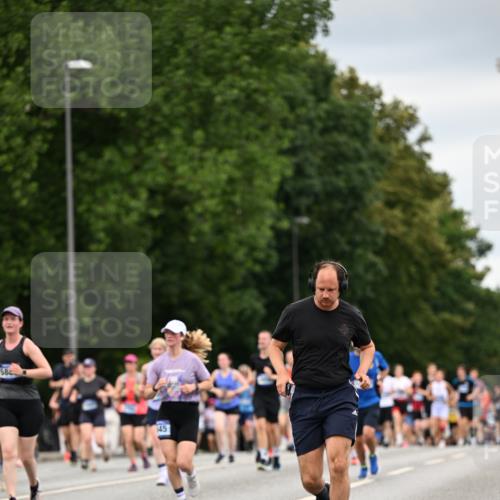 29.06.2025 - hella hamburg halbmarathon Dr. Thomas Lammeyer http://msf.ph/oto/8431994 29.06.2025 10:52:29 Kennedybrücke 1045, 1246, 1434, 1639, 1645, 2148, 2195, 2418, 2627, 2704, 2882, 2994, 3049, 3468, 3504, 3933, 4037, 4588, 4856, 4974, 5886, 6879, 7412, 7427, 7970, 8077, 8310, 8948, 9018, 9696, 9787, 10075, 10991, 11351 meine-sportfotos.de