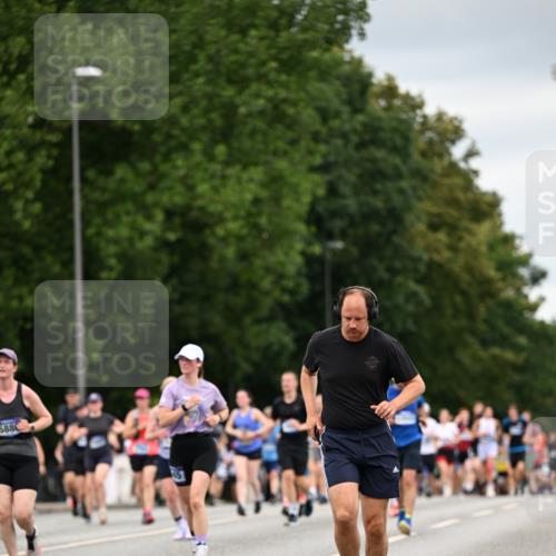 29.06.2025 - hella hamburg halbmarathon Dr. Thomas Lammeyer http://msf.ph/oto/8432000 29.06.2025 10:52:29 Kennedybrücke 1045, 1246, 1434, 1639, 1645, 2148, 2195, 2418, 2627, 2704, 2882, 2994, 3049, 3468, 3504, 3933, 4037, 4588, 4856, 4974, 5886, 6879, 7412, 7427, 7970, 8077, 8310, 8948, 9018, 9696, 9787, 10075, 10991, 11351 meine-sportfotos.de
