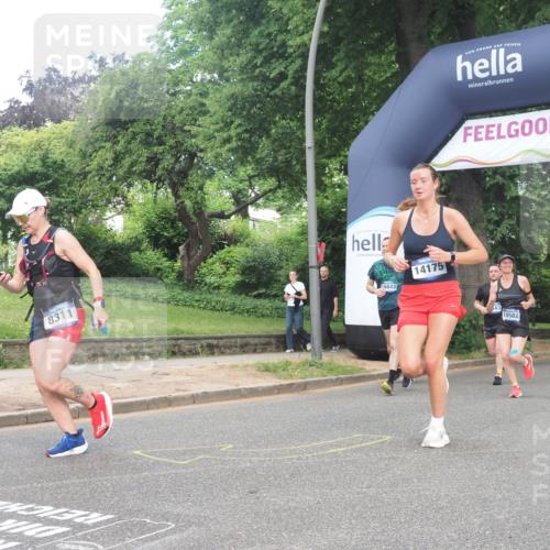 29.06.2025 - hella hamburg halbmarathon KatJ http://msf.ph/oto/8432001 29.06.2025 10:42:50 Zwischen KM18-KM19 3435, 5643, 8311, 8639 meine-sportfotos.de