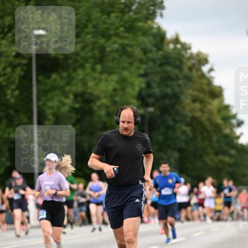 29.06.2025 - hella hamburg halbmarathon Dr. Thomas Lammeyer http://msf.ph/oto/8432007 29.06.2025 10:52:30 Kennedybrücke 1045, 1246, 1434, 1639, 1645, 2148, 2195, 2418, 2627, 2704, 2882, 2994, 3049, 3468, 3504, 3933, 4037, 4588, 4856, 4974, 5886, 5952, 6879, 7412, 7427, 7970, 8077, 8310, 8948, 9018, 9696, 9787, 10075, 10991, 11351 meine-sportfotos.de