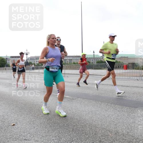 29.06.2025 - hella hamburg halbmarathon Lena Gebhardt http://msf.ph/oto/8432021 29.06.2025 10:07:52 Lombardsbrücke 16945, 16241, 18531, 1079, 1173, 1527, 1893, 2032, 2136, 2190, 2309, 3328, 3922, 4228, 4502, 4550, 4864, 5100, 5287, 6196, 6918, 7019, 7348, 7760, 8585, 9071, 9966, 9967, 10212, 10703, 11114, 11394, 11641, 12378, 12789, 12893, 13458, 15051, 15673, 15785, 16241, 16539, 16809, 16915, 17062, 18270, 18325, 18531, 18721, 19134 meine-sportfotos.de
