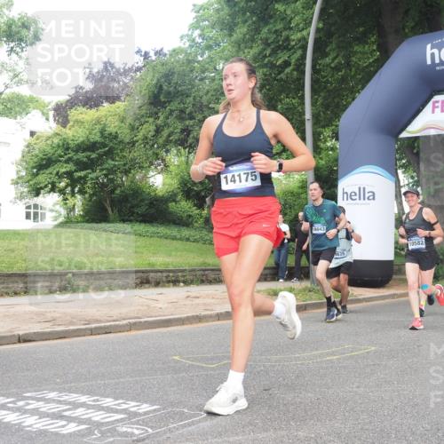 29.06.2025 - hella hamburg halbmarathon KatJ http://msf.ph/oto/8432031 29.06.2025 10:42:51 Zwischen KM18-KM19 3435, 5643, 8311, 8639 meine-sportfotos.de