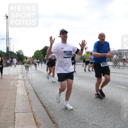 29.06.2025 - hella hamburg halbmarathon Lena Gebhardt http://msf.ph/oto/8432044 29.06.2025 10:44:19 Lombardsbrücke 13809, 14654, 3596, 1026, 1095, 1306, 1345, 1459, 1519, 1802, 1804, 2073, 2186, 2343, 2610, 2692, 3065, 3288, 3506, 3596, 4496, 4627, 4636, 4898, 5001, 5127, 5293, 5647, 5649, 5730, 5731, 5902, 5905, 6002, 6895, 7216, 7326, 7610, 7818, 7842, 8272, 8591, 8763, 8870, 8957, 9073, 9510, 9536, 9879, 10006, 10223, 10303, 10304, 10416, 11825, 11955, 12322, 12409, 12803, 12995, 13262, 13288, 13330, 13390, 13906, 14091, 14123, 14350, 14654, 14971 meine-sportfotos.de
