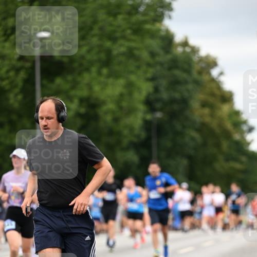 29.06.2025 - hella hamburg halbmarathon Dr. Thomas Lammeyer http://msf.ph/oto/8432050 29.06.2025 10:52:32 Kennedybrücke 1045, 1246, 1434, 1639, 1645, 2148, 2195, 2418, 2627, 2704, 2994, 3049, 3468, 3504, 3933, 4037, 4588, 4856, 5886, 5952, 6950, 7412, 7427, 7970, 8077, 8310, 8948, 9018, 9696, 9787, 10075, 10991, 11351 meine-sportfotos.de