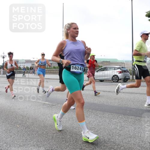 29.06.2025 - hella hamburg halbmarathon Lena Gebhardt http://msf.ph/oto/8432055 29.06.2025 10:07:52 Lombardsbrücke 1615, 9071, 16241, 1079, 1173, 1527, 1893, 2032, 2136, 2190, 2309, 3328, 3922, 4228, 4502, 4550, 4864, 5100, 5287, 6196, 6918, 7019, 7348, 7760, 8585, 9071, 9966, 9967, 10212, 10703, 11114, 11394, 11641, 12378, 12789, 12893, 13458, 15051, 15673, 15785, 16241, 16539, 16809, 16915, 17062, 18270, 18325, 18531, 18721, 19134 meine-sportfotos.de