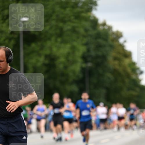 29.06.2025 - hella hamburg halbmarathon Dr. Thomas Lammeyer http://msf.ph/oto/8432068 29.06.2025 10:52:32 Kennedybrücke 1045, 1246, 1434, 1639, 1645, 2148, 2195, 2418, 2627, 2704, 2994, 3049, 3468, 3504, 3933, 4037, 4588, 4856, 5886, 5952, 6950, 7412, 7427, 7970, 8077, 8310, 8948, 9018, 9696, 9787, 10075, 10991, 11351 meine-sportfotos.de