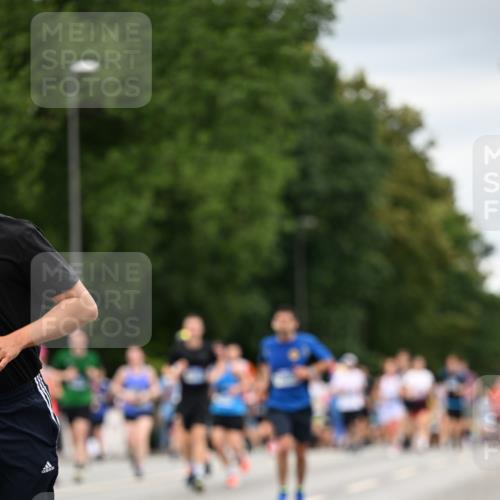 29.06.2025 - hella hamburg halbmarathon Dr. Thomas Lammeyer http://msf.ph/oto/8432074 29.06.2025 10:52:32 Kennedybrücke 1045, 1246, 1434, 1639, 1645, 2148, 2195, 2418, 2627, 2704, 2994, 3049, 3468, 3504, 3933, 4037, 4588, 4856, 5886, 5952, 6950, 7412, 7427, 7970, 8077, 8310, 8948, 9018, 9696, 9787, 10075, 10991, 11351 meine-sportfotos.de