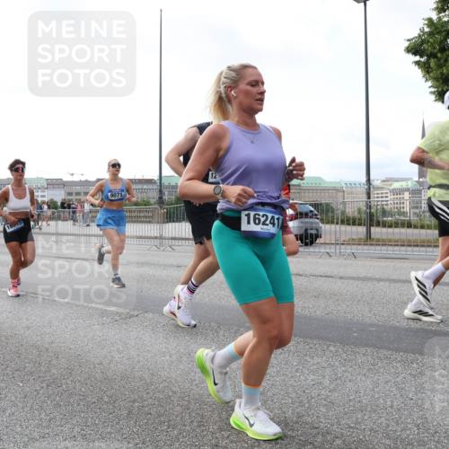 29.06.2025 - hella hamburg halbmarathon Lena Gebhardt http://msf.ph/oto/8432084 29.06.2025 10:07:52 Lombardsbrücke 5, 9071, 16241, 1079, 1173, 1527, 1893, 2032, 2136, 2190, 2309, 3328, 3922, 4228, 4502, 4550, 4864, 5100, 5287, 6196, 6918, 7019, 7348, 7760, 8585, 9071, 9966, 9967, 10212, 10703, 11114, 11394, 11641, 12378, 12789, 12893, 13458, 15051, 15673, 15785, 16241, 16539, 16809, 16915, 17062, 18270, 18325, 18531, 18721, 19134 meine-sportfotos.de