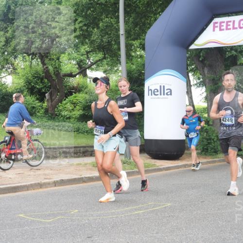 29.06.2025 - hella hamburg halbmarathon KatJ http://msf.ph/oto/8432096 29.06.2025 10:42:55 Zwischen KM18-KM19 2034, 4249, 5643, 5721, 8311, 8639 meine-sportfotos.de