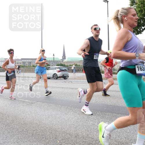 29.06.2025 - hella hamburg halbmarathon Lena Gebhardt http://msf.ph/oto/8432099 29.06.2025 10:07:53 Lombardsbrücke 16915, 12789, 162, 1079, 1173, 1527, 1893, 2032, 2136, 2190, 2309, 3328, 3922, 4228, 4502, 4550, 4864, 5100, 5287, 6196, 6918, 7019, 7348, 7760, 8585, 9071, 9966, 9967, 10212, 10703, 11114, 11394, 11641, 12378, 12658, 12789, 12893, 13458, 15051, 15673, 15785, 16241, 16539, 16809, 16915, 17062, 18270, 18325, 18531, 18721, 19134 meine-sportfotos.de
