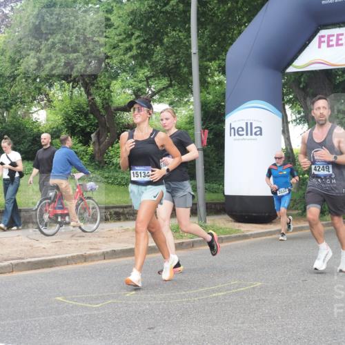 29.06.2025 - hella hamburg halbmarathon KatJ http://msf.ph/oto/8432100 29.06.2025 10:42:55 Zwischen KM18-KM19 2034, 4249, 5643, 5721, 8311, 8639 meine-sportfotos.de